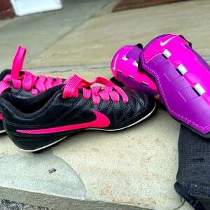 Nike little kids soccer cleats with shin guards size 11